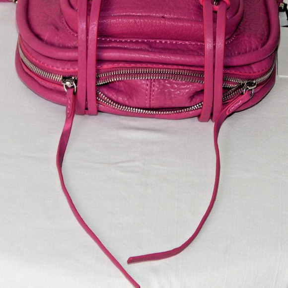 NWT SHE LO Genuine Pebbled Leather RISE ABOVE Chain Link Fuchsia Crossbody Bag - Picture 10 of 13